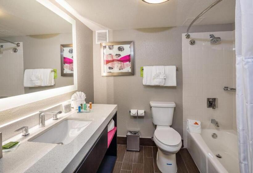Номер Премиум, Radisson Hotel Oakland Airport