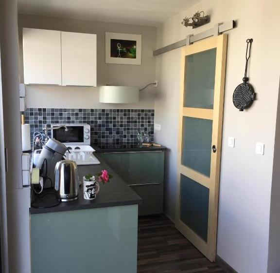 استودیو استاندارد با تخت کینگ, 1 Chambre, 1 P'tit Dèj', 1 Sourire