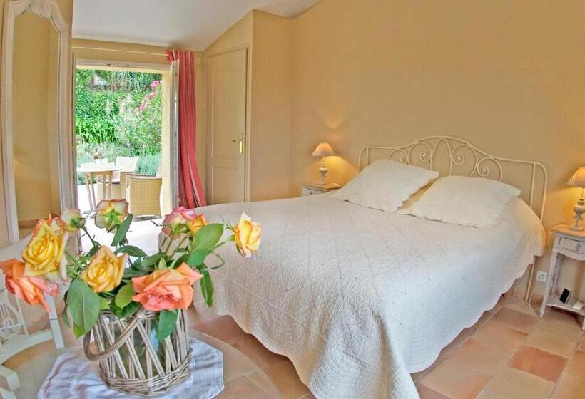Comfort room with terrace, La Colline De Vence
