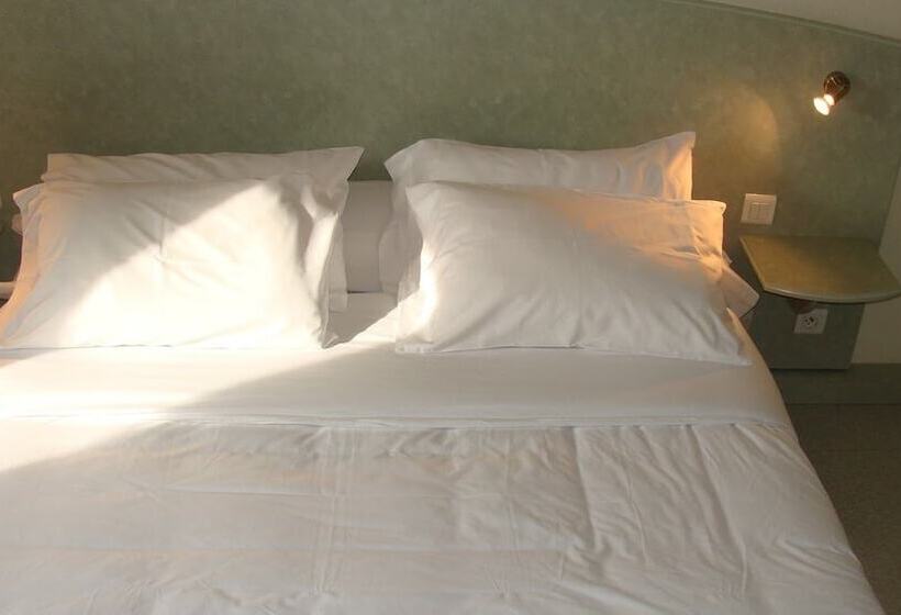 Четырехместный Номер Стандарт, Abel Hôtel