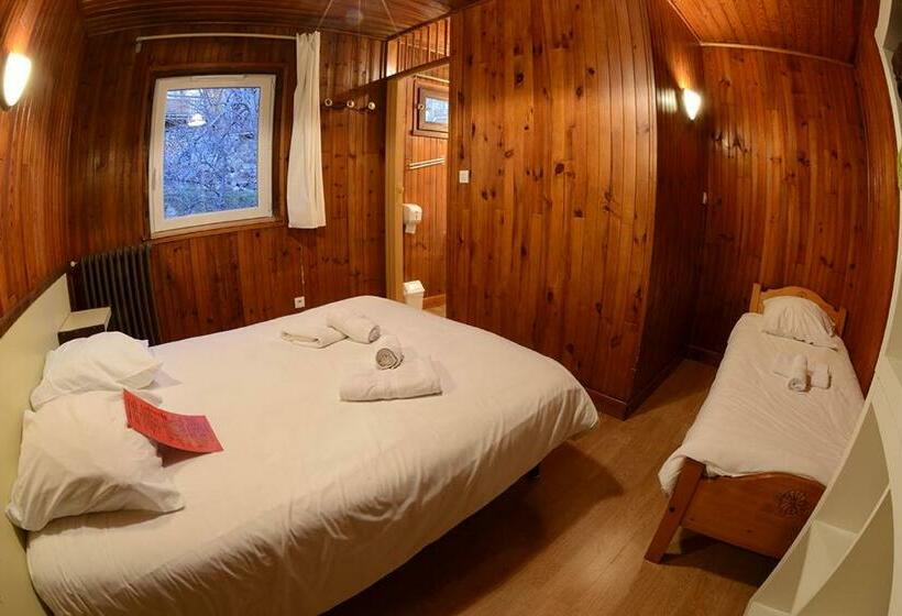 اتاق استاندارد سه نفره, Auberge Du Virage