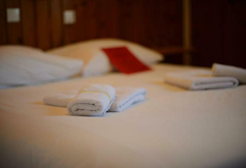 اتاق استاندارد, Auberge Du Virage