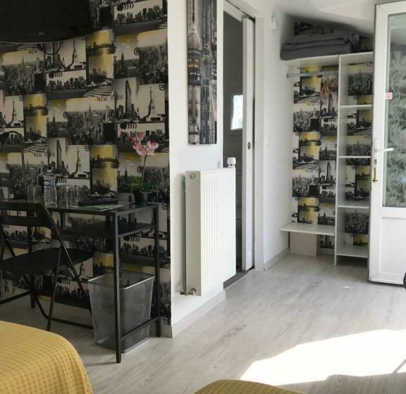 اتاق استاندارد سه نفره, Auberge Le Cheval Blanc