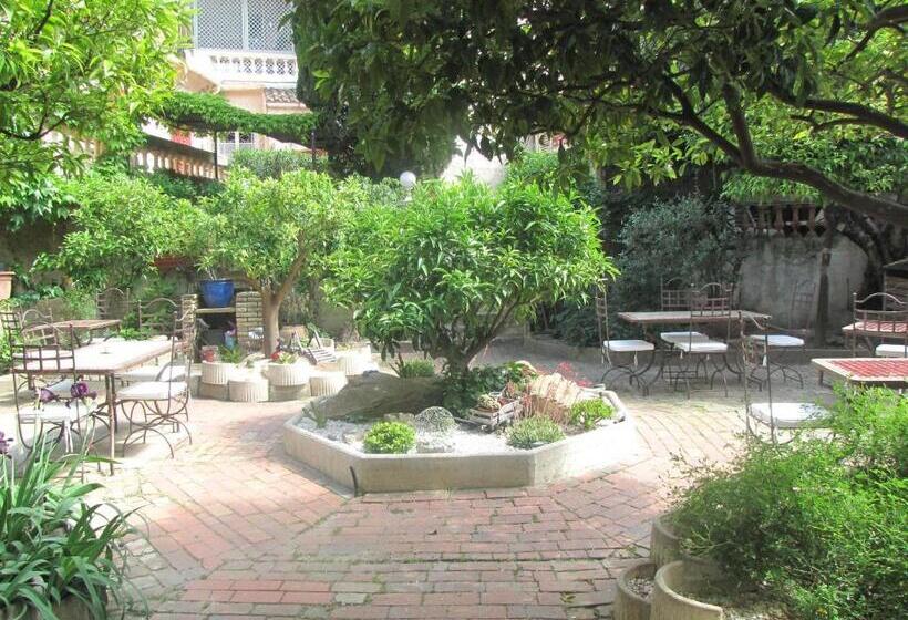 标准间带露台, Hôtel Les Orangers
