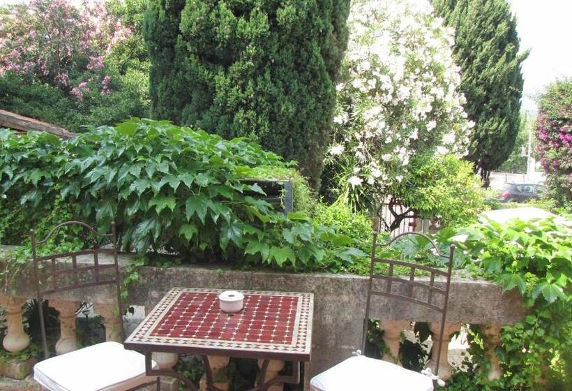 标准间带露台, Hôtel Les Orangers
