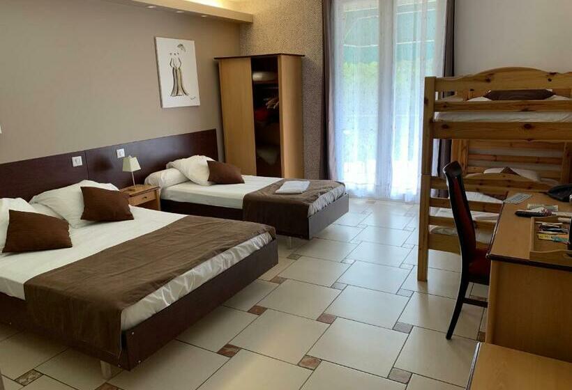 Четырехместный Номер Стандарт, Hôtel Restaurant Mon Auberge