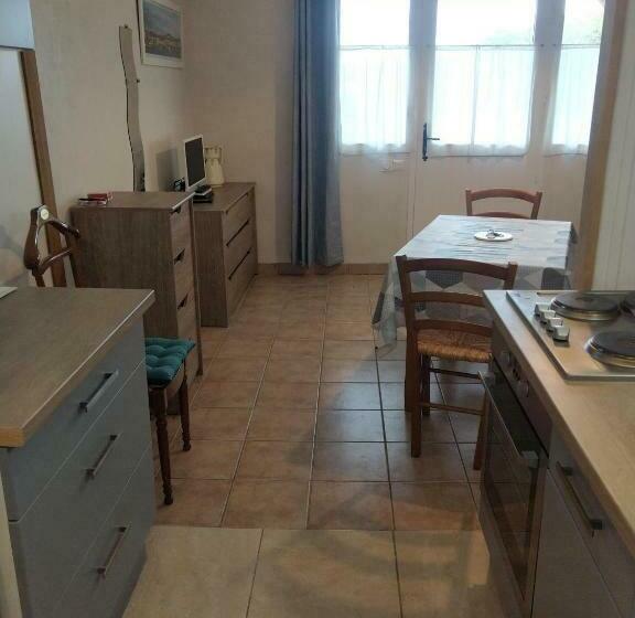 Дом 1 Спальня, Domaine De Lesvaniel