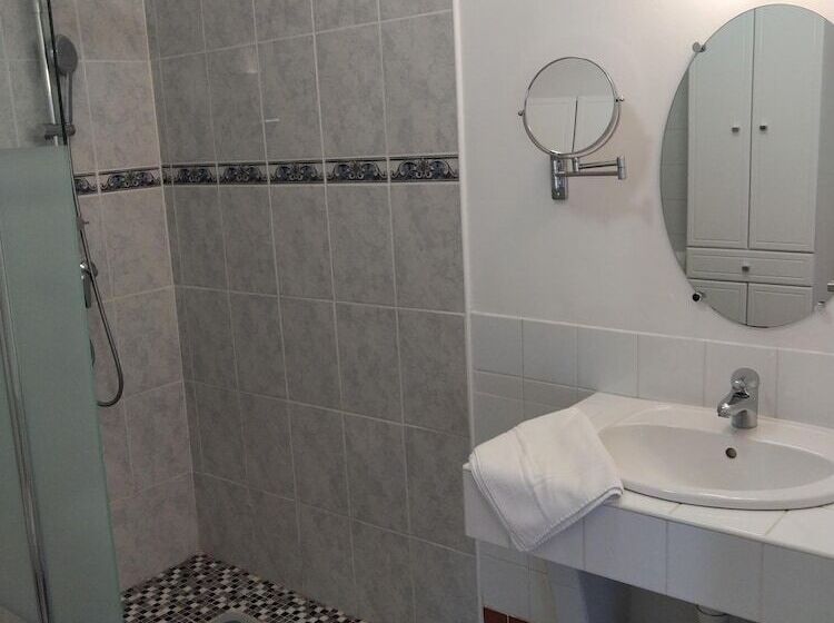 Дом 1 Спальня, Domaine De Lesvaniel
