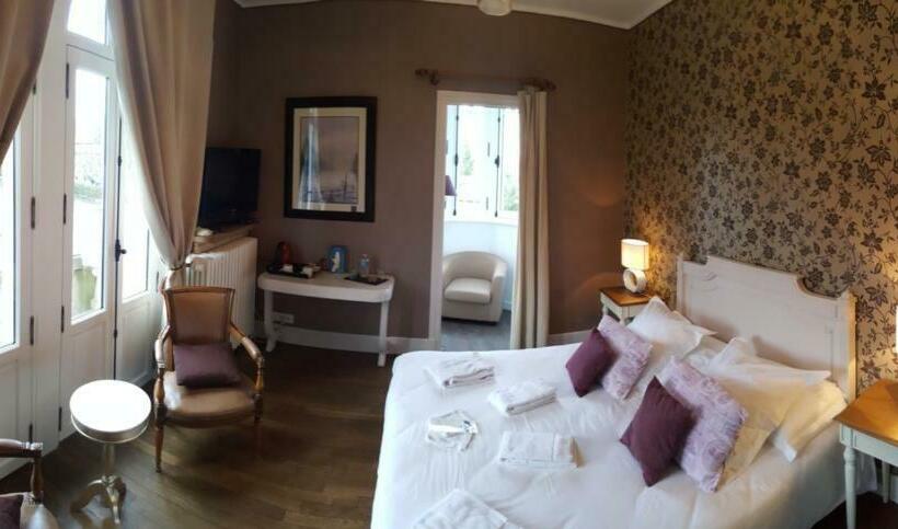 Номер Superior с Балконом, Le Castel Guesthouse