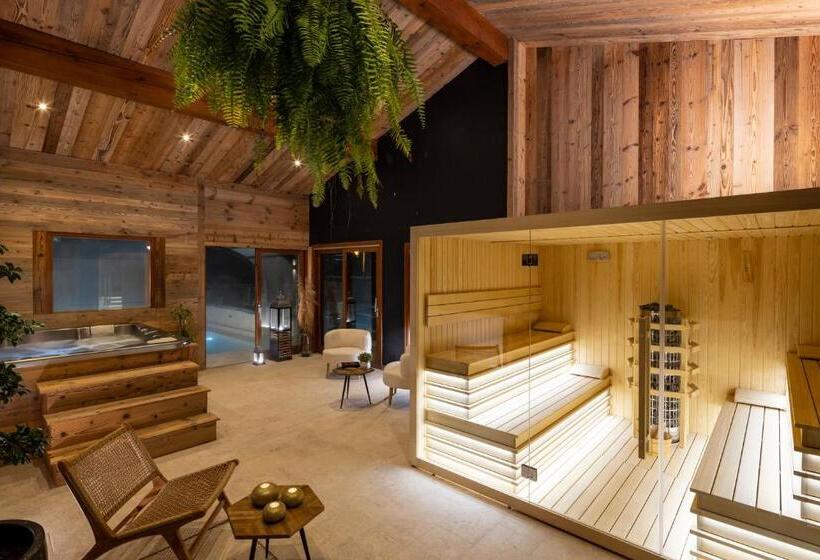 Трехместный Номер Стандарт с Балконом, Hôtel Et Spa Le Vermont