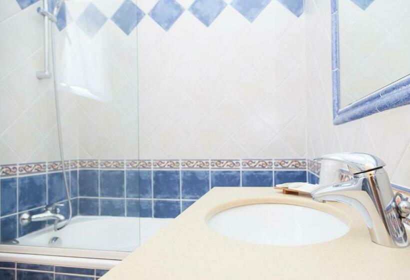 Номер Стандарт, Logis Hotel & Restaurant L Etape Bouc Bel Air   Gardanne