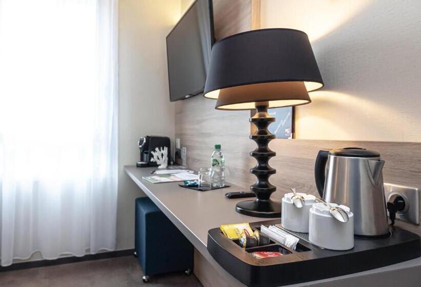 آپارتمان یک خوابه با دری مشترک که هال را جدا می کند., Relais Saint Jacques  Chateauroux