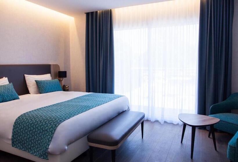 اتاق استاندارد با چشم‌انداز استخر, Relais Saint Jacques  Chateauroux