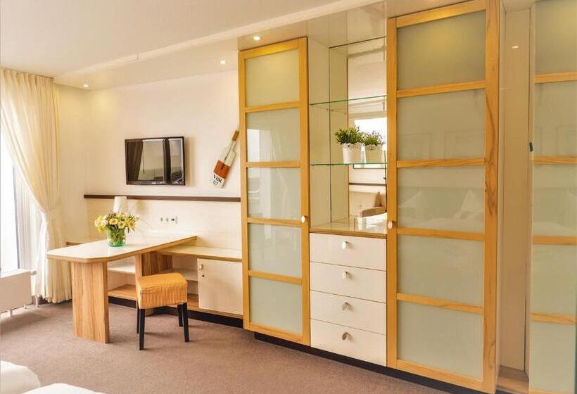 Cameră Triplă Standard, Miramar