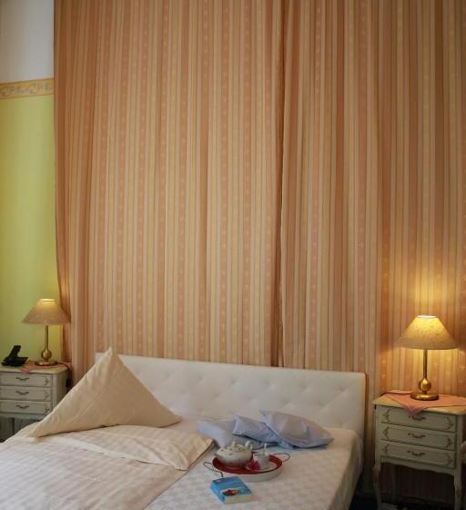 Quarto Estandar, Waldfriede