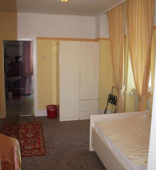 Quarto Triplo Estandar, Waldfriede