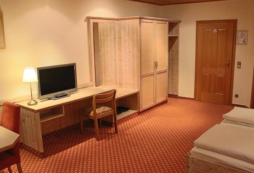 اتاق راحتی سه تخته, Central