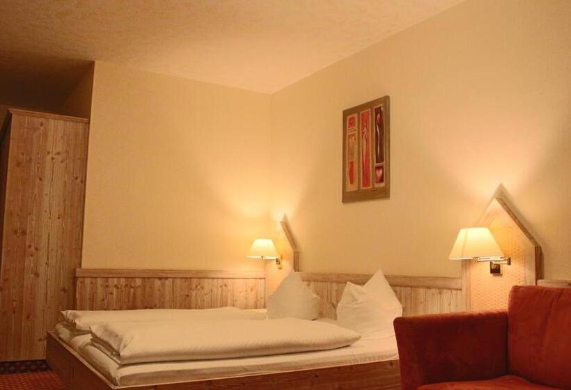 اتاق راحتی سه تخته, Central