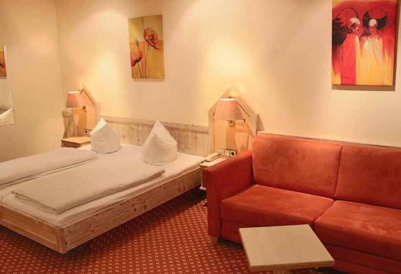 اتاق راحتی سه تخته, Central