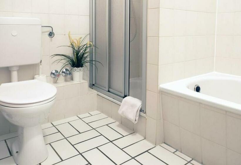 اتاق استاندارد سه نفره, Stadthotel Am Bühnenhaus