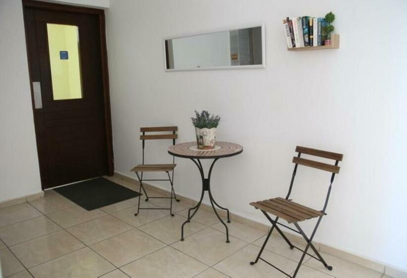 Economy Studio, King's Holiday Apartments