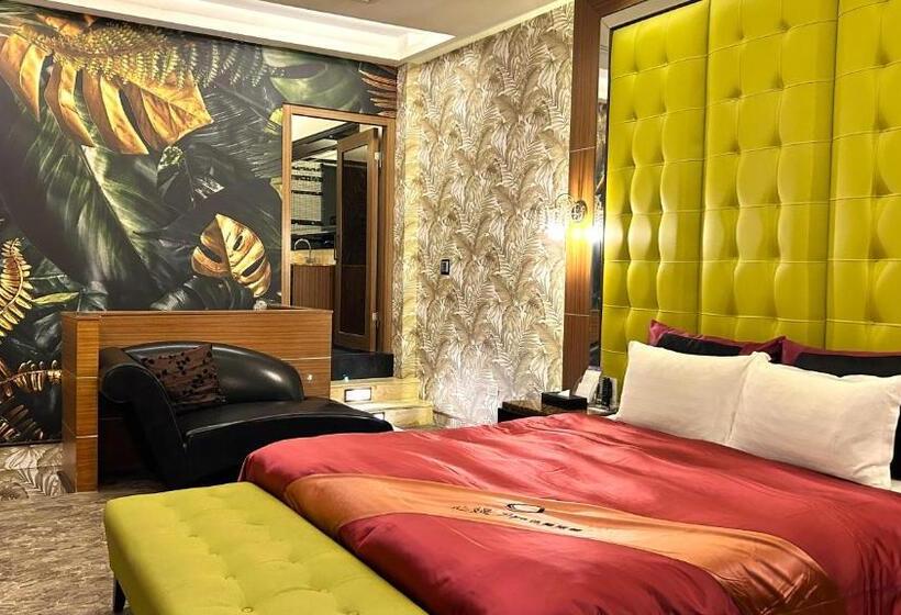 اتاق استاندارد, Shining Motel