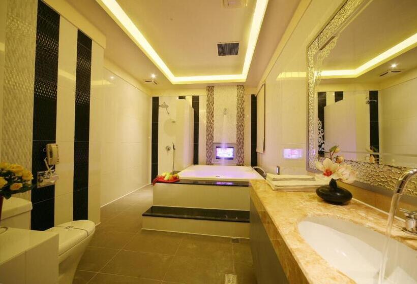 اتاق استاندارد با تخت بزرگ, Shining Motel