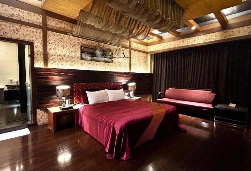 اتاق استاندارد با تخت بزرگ, Shining Motel