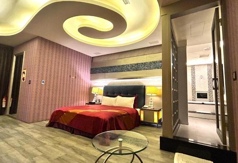 اتاق استاندارد با تخت بزرگ, Shining Motel