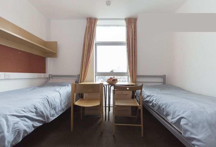 חדר סטנדרט, Davies Court