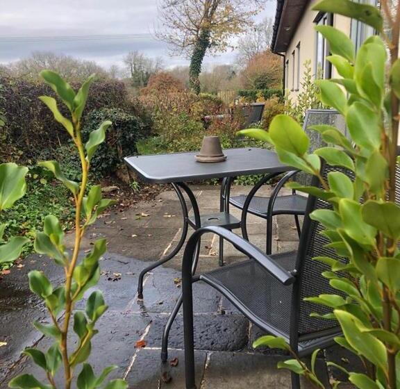 Семейный Номер, Accommodation Bristol Airport