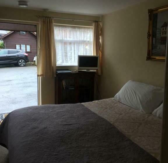 חדר סופריור לשלושה, Borderers Inn