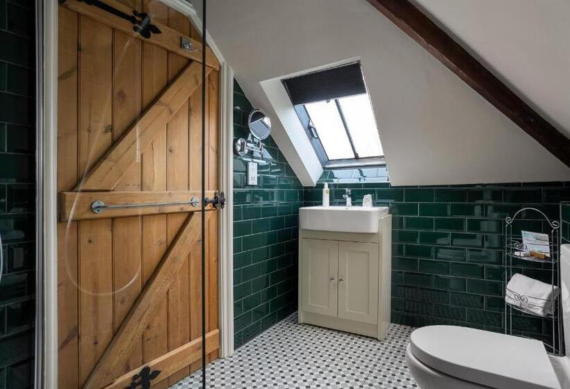 Номер Стандарт, St Johns House Lichfield