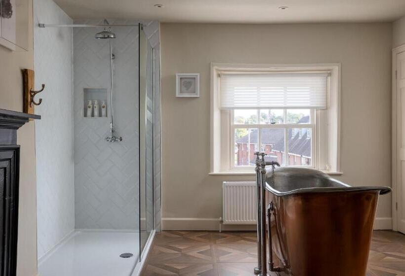 جناح, St Johns House Lichfield