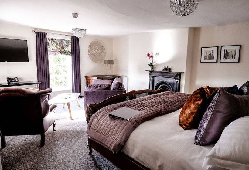 سوییت, St Johns House Lichfield