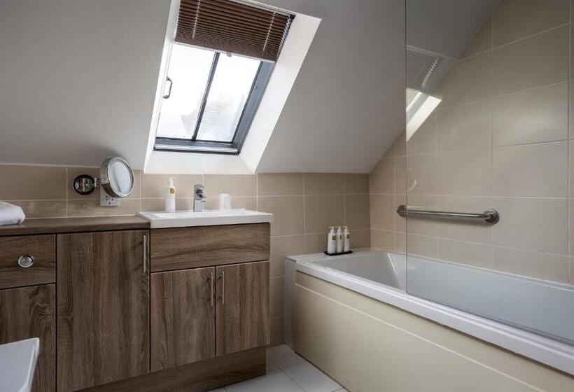 Номер Стандарт, St Johns House Lichfield