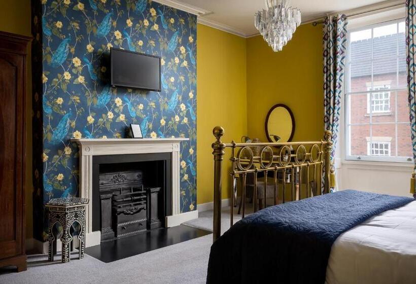 Номер Стандарт, St Johns House Lichfield