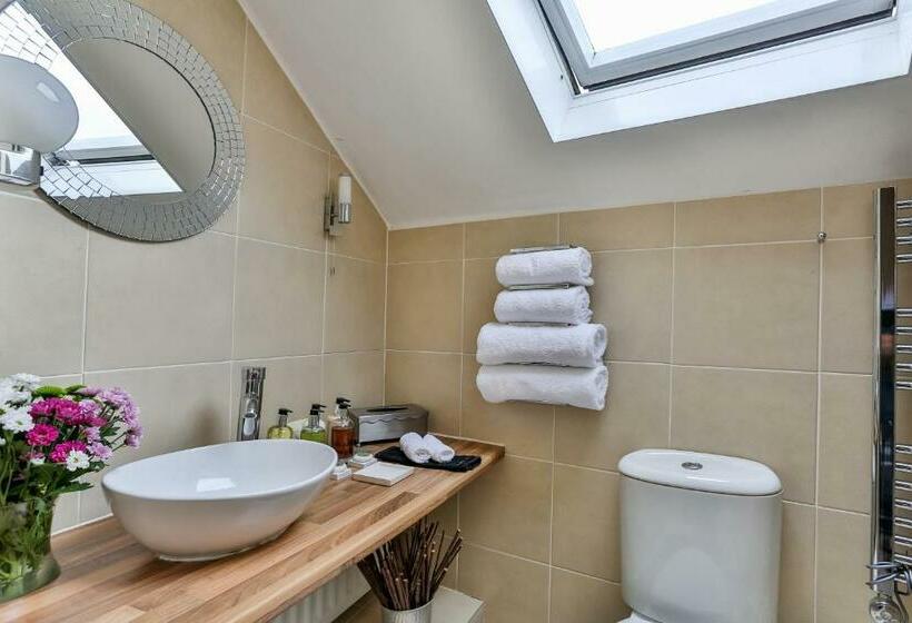 Номер Стандарт, The Coach House Brecon