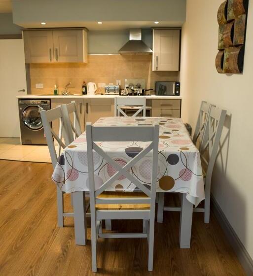 침실 2개 아파트, Walsh S Hotel And Apartments