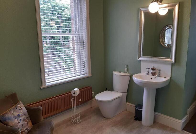 Номен Superior с Гидромассажем, Holywell House