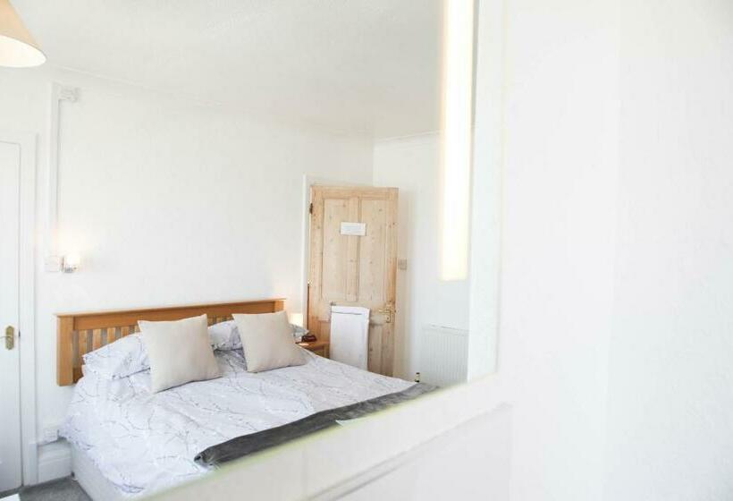 Номер Стандарт, No 10 Treverbyn Road