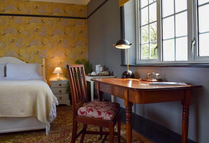 Номер Стандарт, Elloe Lodge