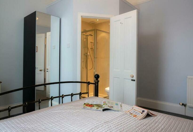 Номер Стандарт, Queensberry House B&b