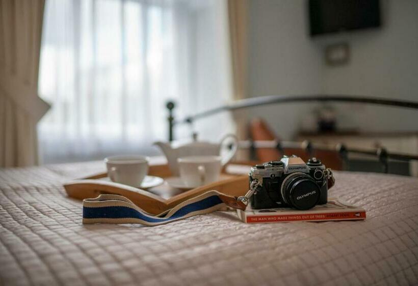 Номер Стандарт, Queensberry House B&b
