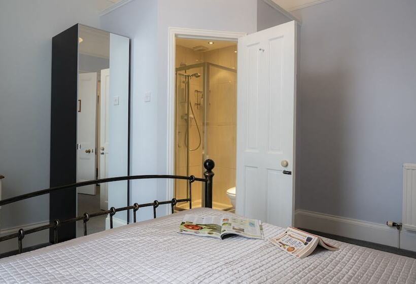 Номер Стандарт, Queensberry House B&b