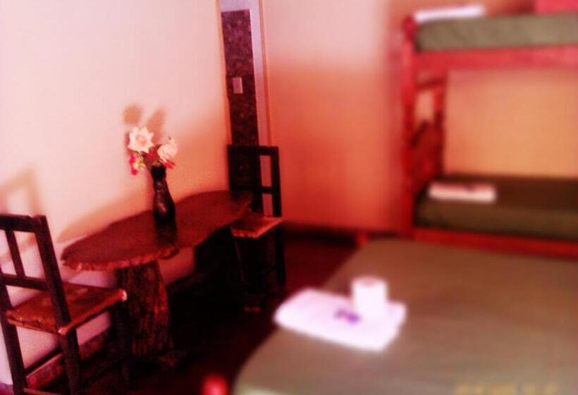 اتاق استاندارد چهار تخته, Hostal Benjamin