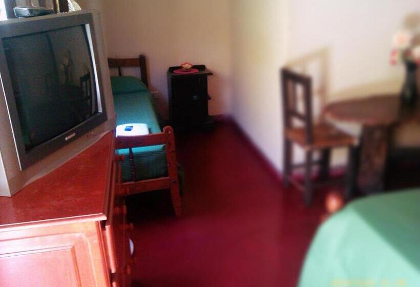 Четырехместный Номер Стандарт, Hostal Benjamin