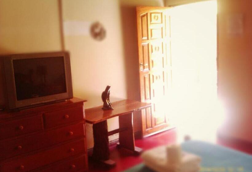 اتاق استاندارد سه نفره, Hostal Benjamin