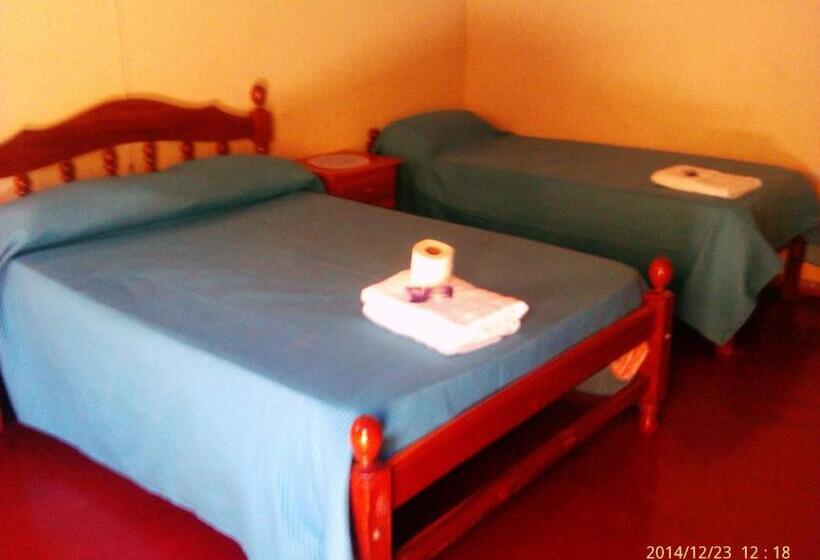 Номер Стандарт Трехместный, Hostal Benjamin