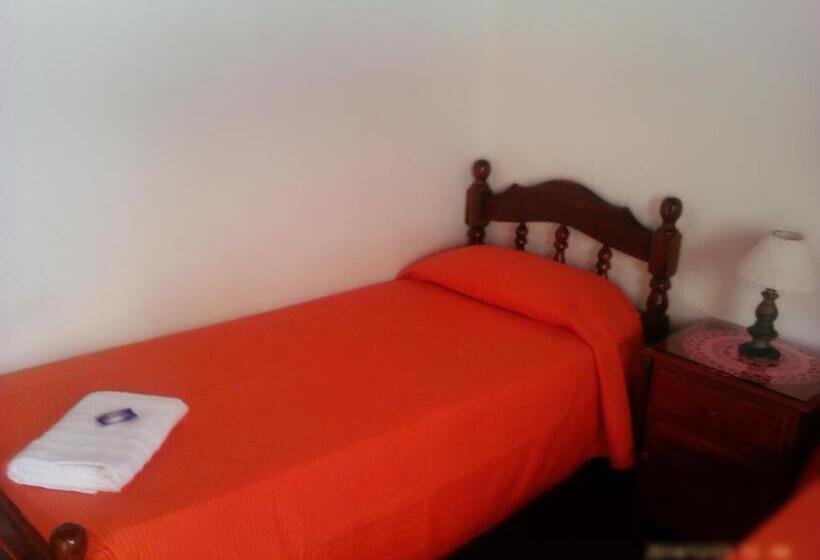 Номер Стандарт Трехместный, Hostal Benjamin